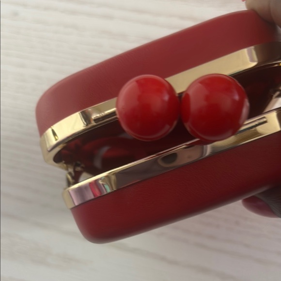 Elizabeth Arden Red Crossbody Bag with Gold Chain - Picture 7 of 11